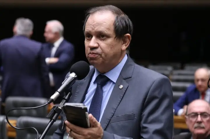 Comissão aprova projeto que proíbe privatização de praias e cobrança de pedágio em orlas