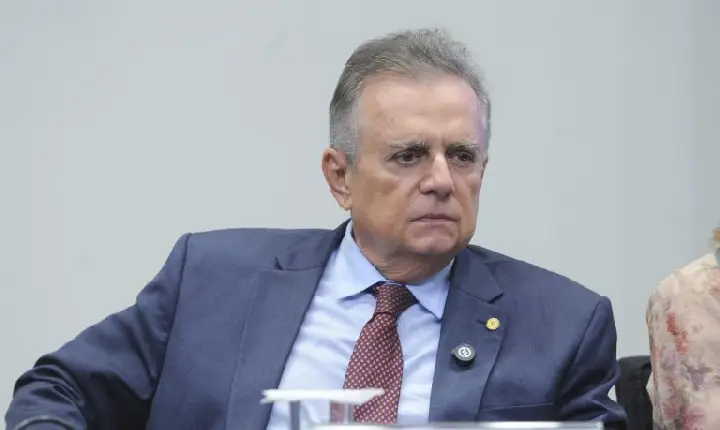Comissão aprova projeto que torna obrigatório comissário de bordo fluente em português em voos passando pelo Brasil