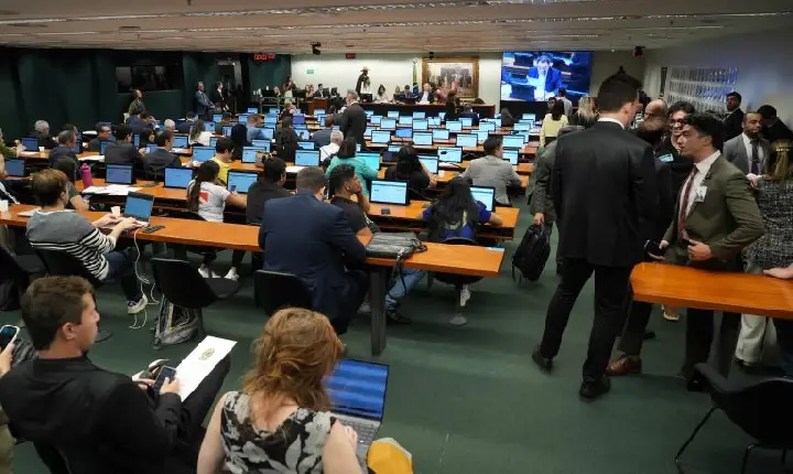 Comissão aprova projetos de homenagens e criação de datas nacionais