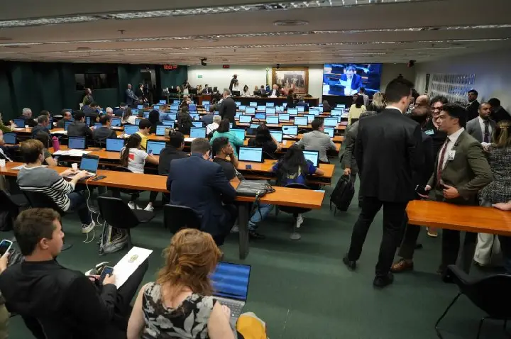 Comissão aprova projetos de homenagens e criação de datas nacionais