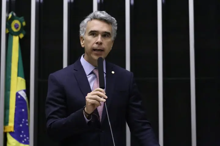 Comissão aprova proposta de estímulo à monitoria no ensino médio