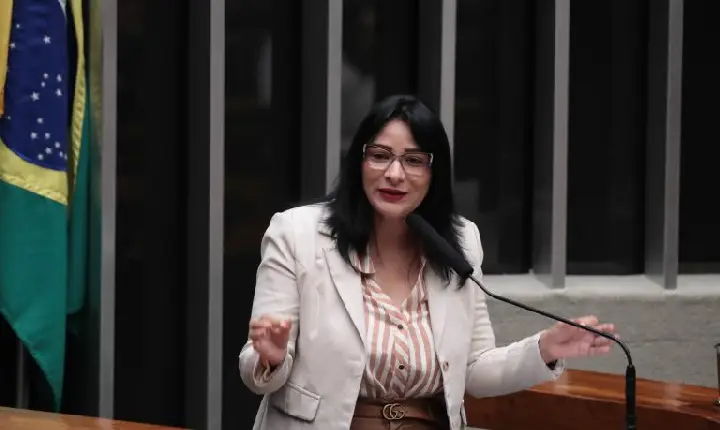 Comissão aprova proposta para garantir acesso de mulher do campo a ações contra o câncer