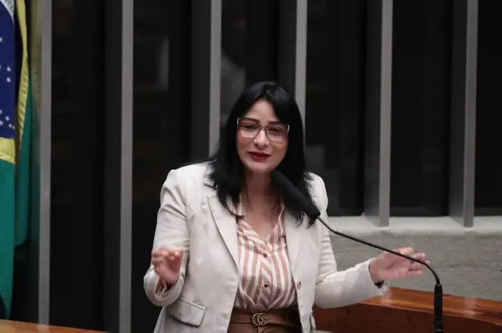 Comissão aprova proposta para garantir acesso de mulher do campo a ações contra o câncer