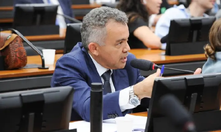 Comissão aprova ressarcimento a cartórios por atos gratuitos e moderniza regras para casamento