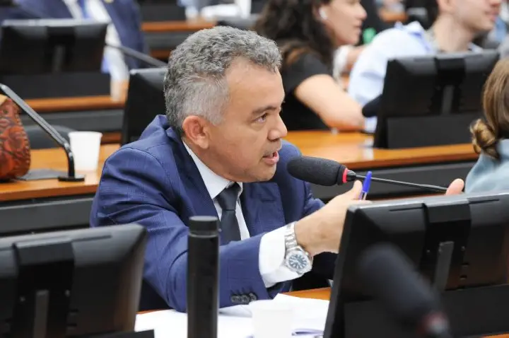 Comissão aprova ressarcimento a cartórios por atos gratuitos e moderniza regras para casamento