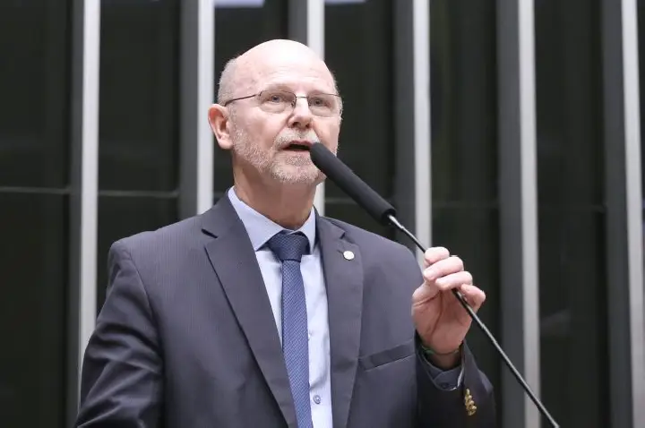 Comissão aprova retorno de assistência sindical obrigatória em rescisões