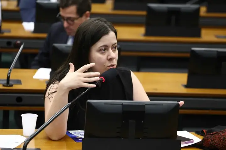 Comissão aprova suspensão de porte de arma para agentes de segurança sob efeito de drogas