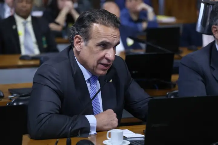 Comissão aprova vínculo obrigatório de instrutor de trânsito a autoescola