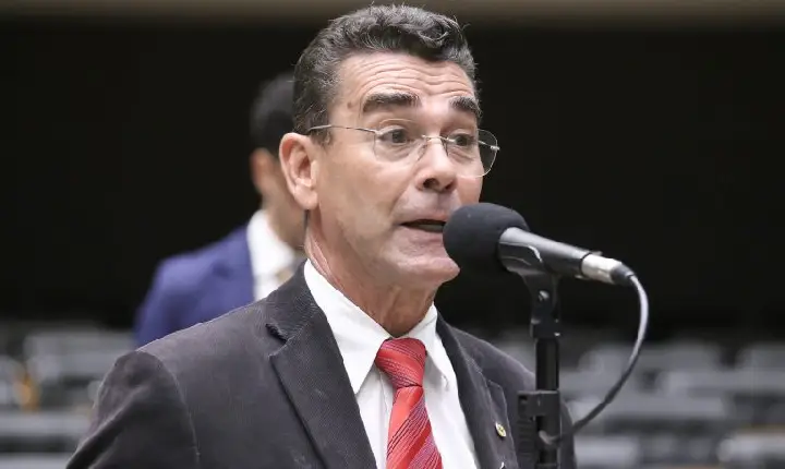 Comissão de Direitos Humanos debate direito à moradia digna; participe