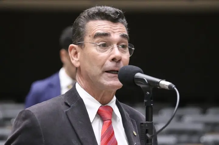 Comissão de Direitos Humanos debate direito à moradia digna; participe