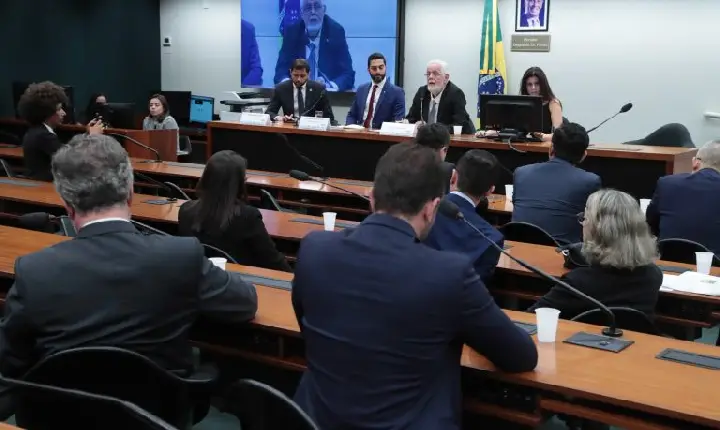 Comissão de saúde avalia estágio de retomada da produção nacional de medicamentos