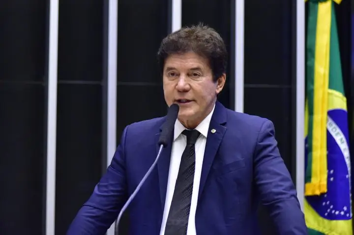 Comissão debate alto preço das passagens aéreas no Brasil