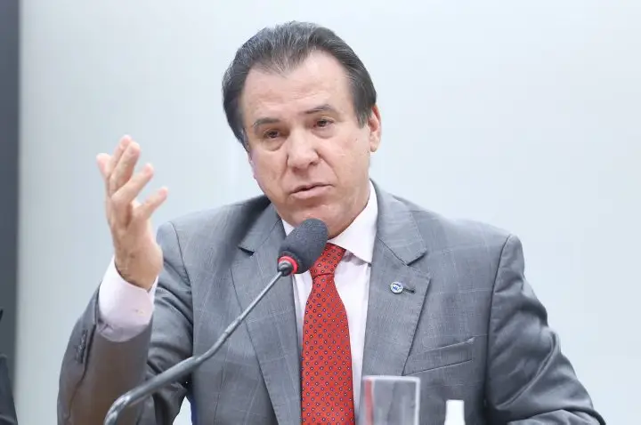Comissão debate com ministro Luiz Marinho fim da escala 6x1 e redução da jornada de trabalho
