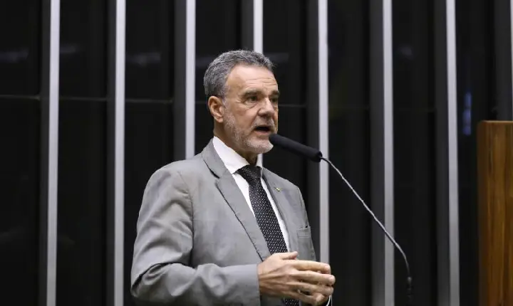 Comissão debate dificuldades de estudantes com o Fies