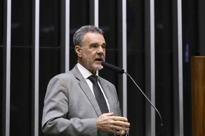 Comissão debate dificuldades de estudantes com o Fies