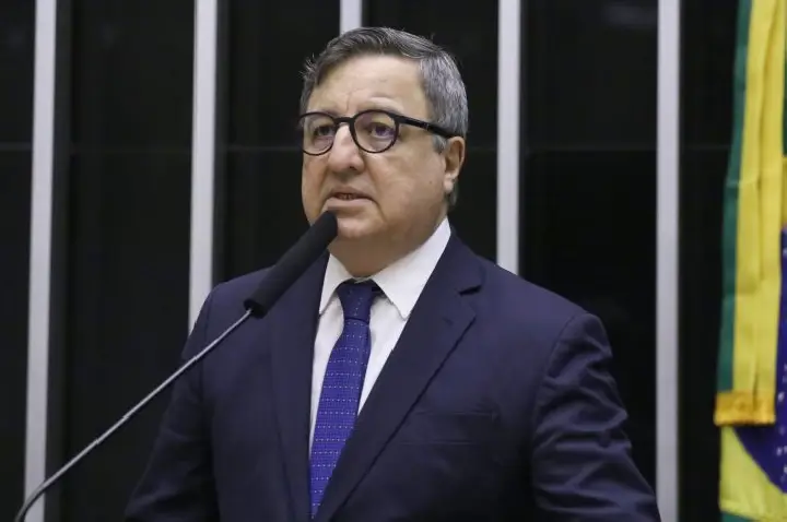 Comissão discute piso salarial nacional para profissionais administrativos da educação básica