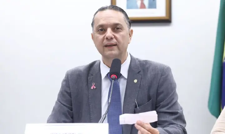 Comissão Especial de Combate ao Câncer discute doença renal crônica