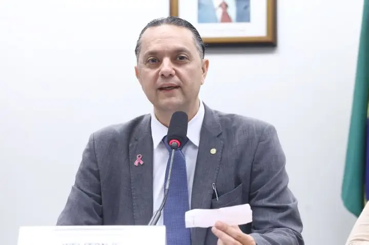 Comissão Especial de Combate ao Câncer discute doença renal crônica