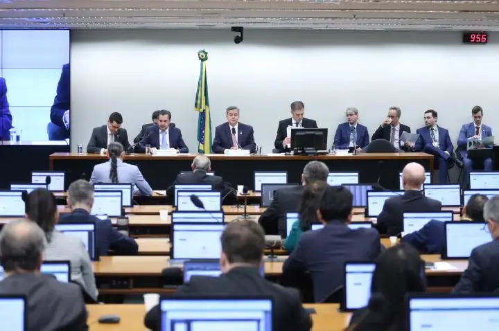 Comissão Mista aprova Orçamento de 2026 com R$ 6,5 trilhões em despesas