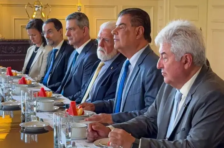 Comitiva de senadores aos EUA já custou R$ 500 mil aos cofres públicos