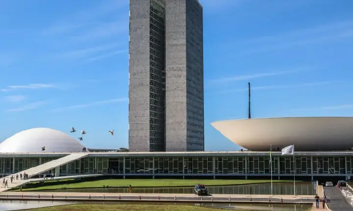 Congresso abre sessão para votar autorização permanente para reduzir Imposto de Renda; acompanhe