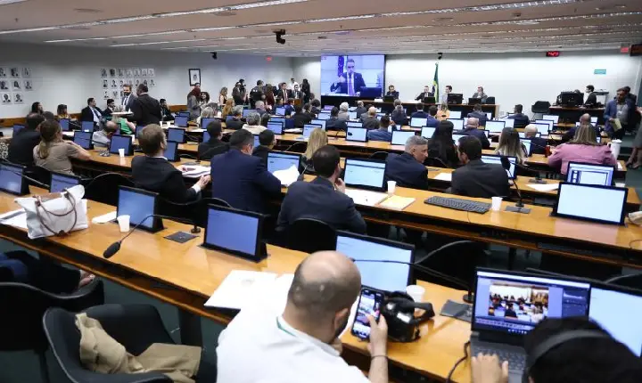 Conselho de Ética ouve deputados acusados de quebra de decoro