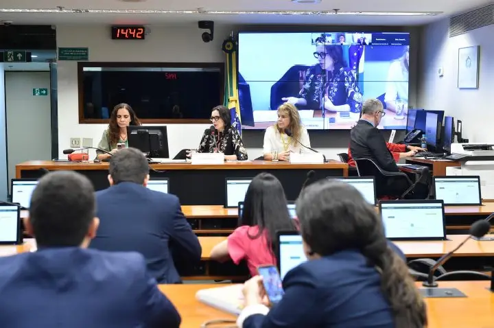 Consumidores enfrentam dúvidas e riscos no uso de suplementos alimentares, afirmam especialistas