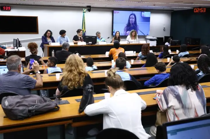 COP30: crianças e adolescentes cobram participação real em debate sobre crise climática