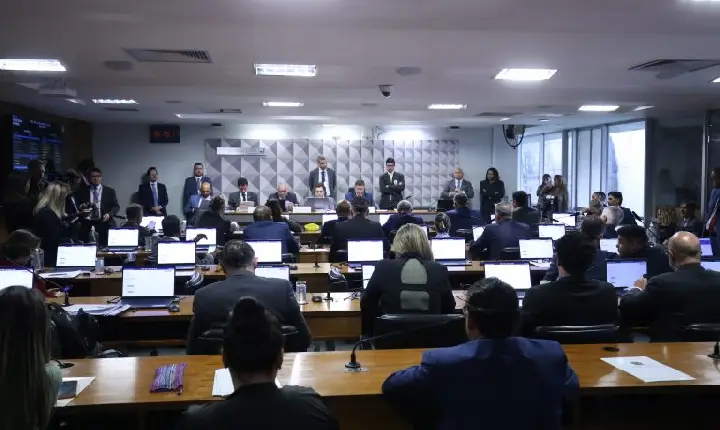 CPMI do INSS adia depoimento de advogado e mantém condução coercitiva