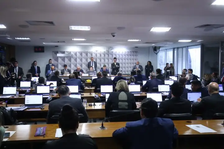 CPMI do INSS adia depoimento de advogado e mantém condução coercitiva