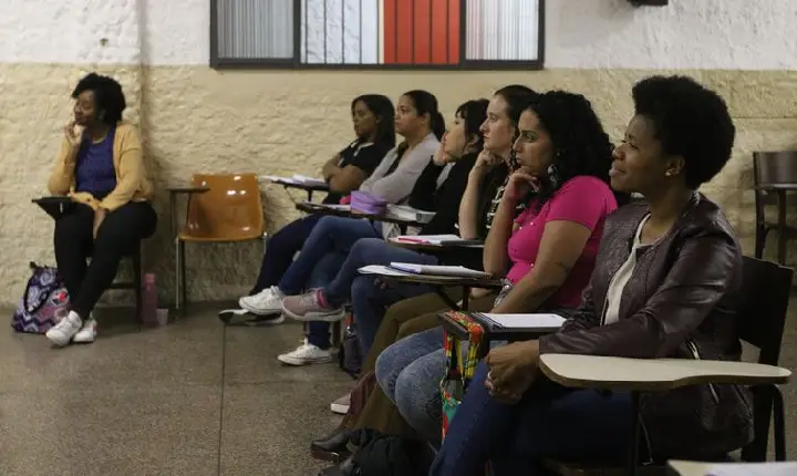 Cursinho popular tem até 6 de maio para inscrever em programa do MEC