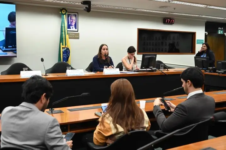 Debatedores divergem sobre modelo de exame de proficiência médica