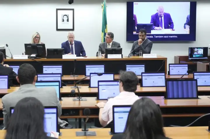 Debatedores relatam dificuldades para retirar passe livre interestadual de pessoas com deficiência