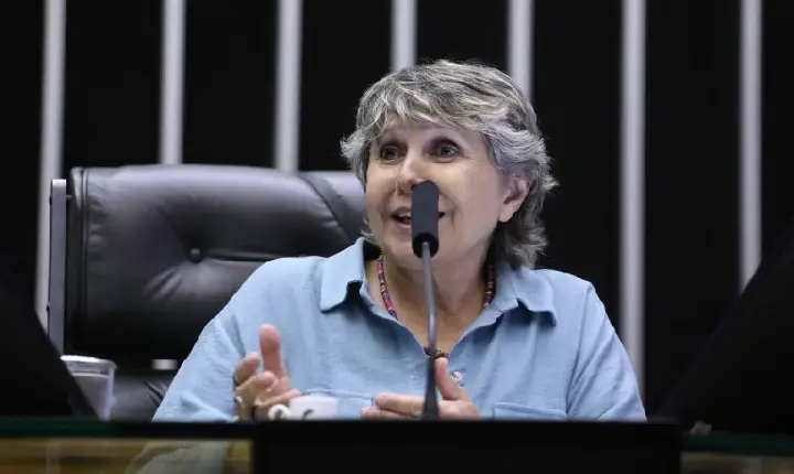 Deputada defende caráter multidisciplinar no enfrentamento ao HIV/Aids