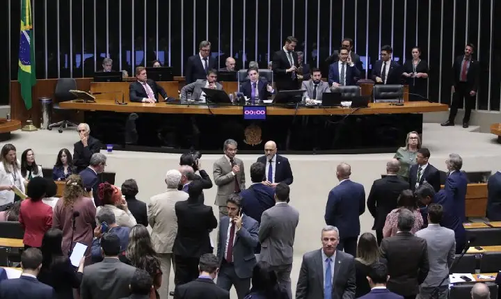 Deputados analisam aumento de pena para crimes sexuais contra vulneráveis; acompanhe