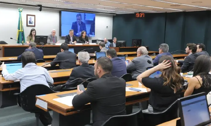 Deputados cobram identificação de postos de combustíveis envolvidos com o crime organizado