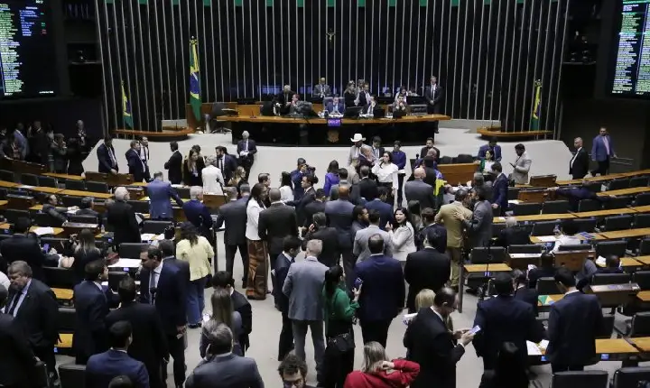 Deputados da base governista elogiam condenação de Bolsonaro; oposição pede votação da anistia