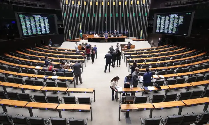 Deputados podem votar novo regime para socorrer ou liquidar bancos