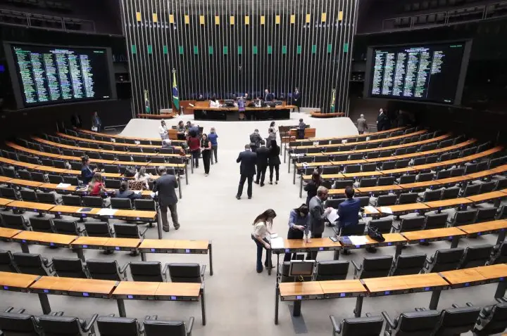Deputados podem votar novo regime para socorrer ou liquidar bancos