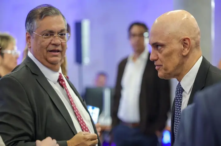 Dino defende decisão contra efeitos da Magnitsky e ignora perdas bilionárias de bancos
