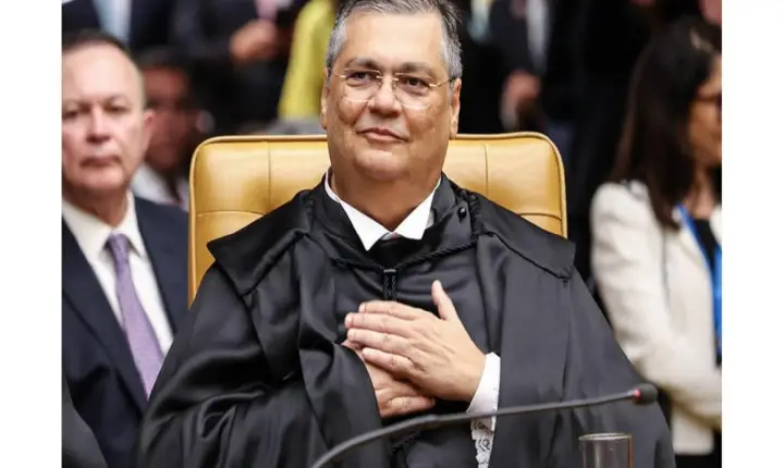 Dino diz que queda da Bolsa “nada tem a ver” com sua decisão