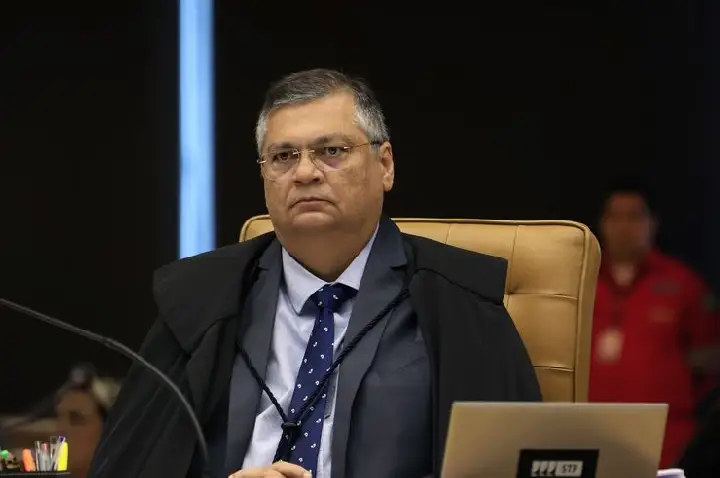 Dino manda suspender pagamento de 1,2 mil emendas da saúde