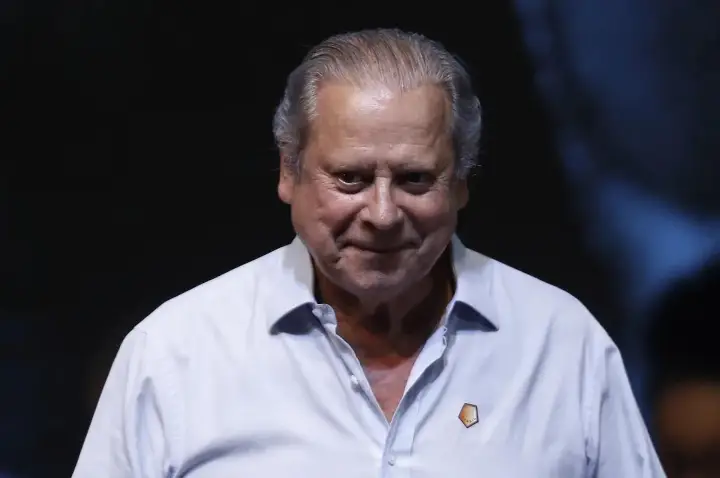 Dirceu ataca Congresso e prega “revolução social”