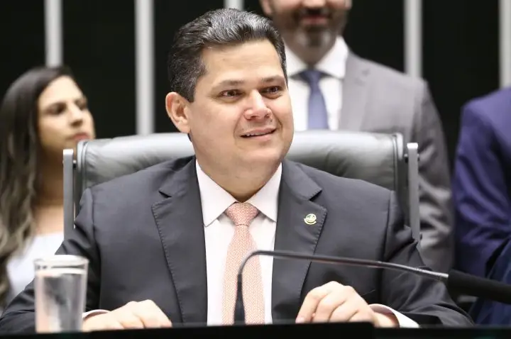 Durante abertura do ano legislativo, Alcolumbre defende diálogo e repúdio ao extremismo