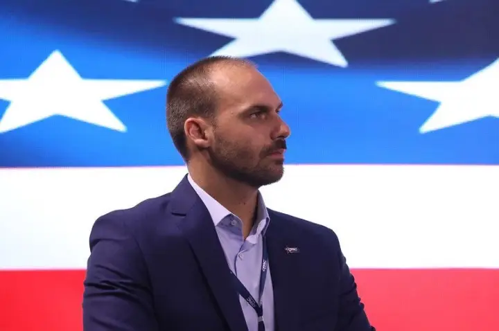Eduardo Bolsonaro diz que não vai renunciar ao mandato