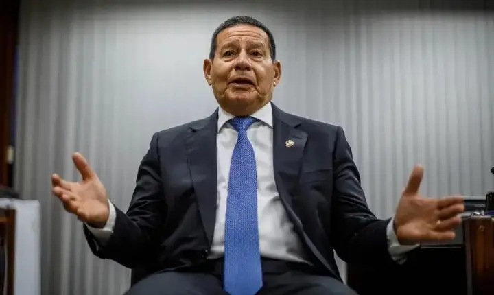 Em depoimento ao STF, Mourão culpou governo Lula pelo 8 de janeiro