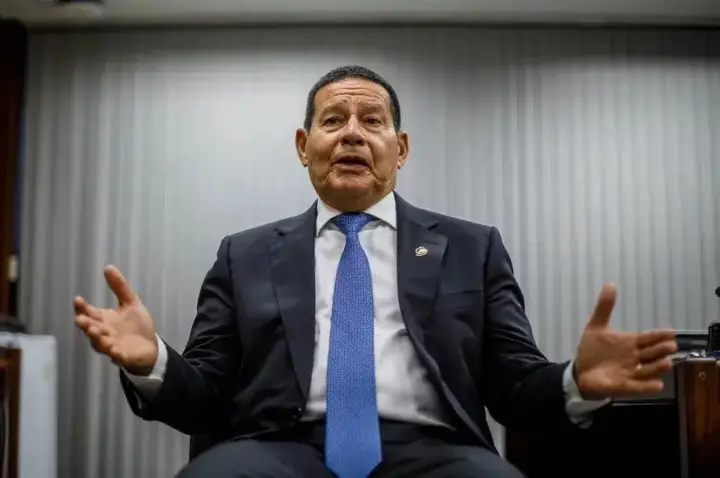 Em depoimento ao STF, Mourão culpou governo Lula pelo 8 de janeiro