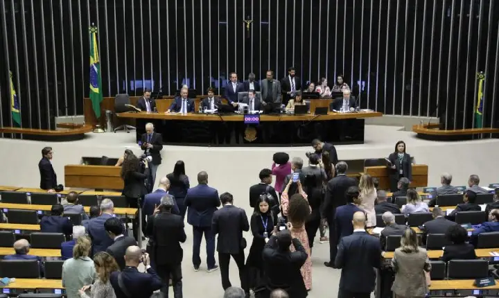 Especialistas defendem reforma administrativa com foco em melhores serviços e fim de privilégios