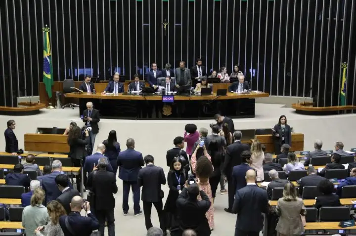 Especialistas defendem reforma administrativa com foco em melhores serviços e fim de privilégios