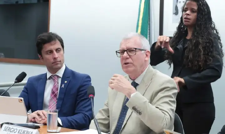 Especialistas dizem esperar cumprimento das leis que garantem tratamento integral a neurodivergentes